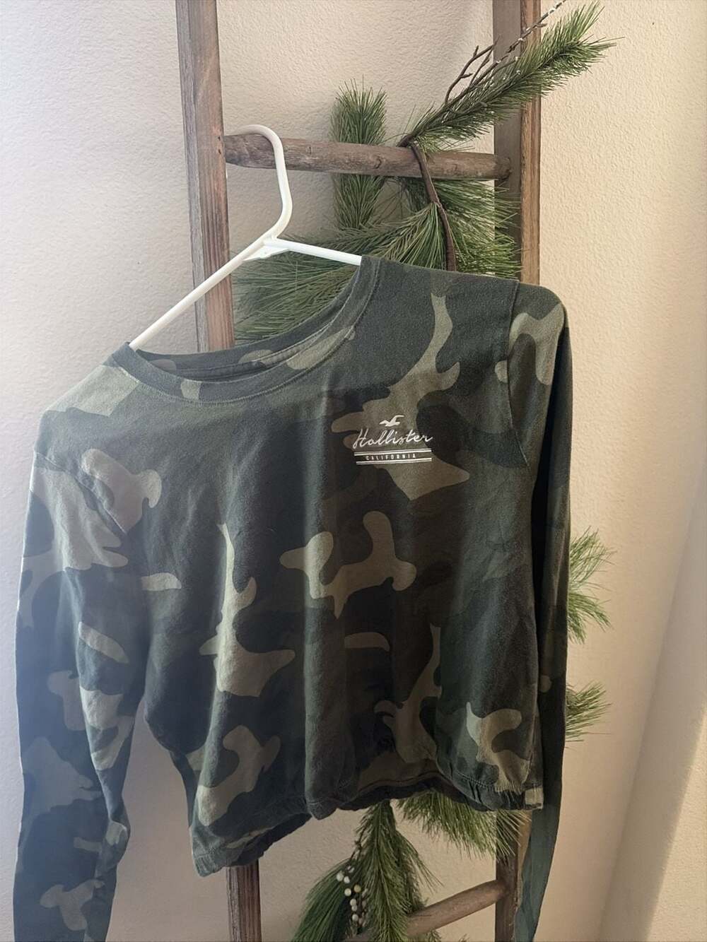 Hollister Camo Long Sleeve Cropped T-Shirt Size L